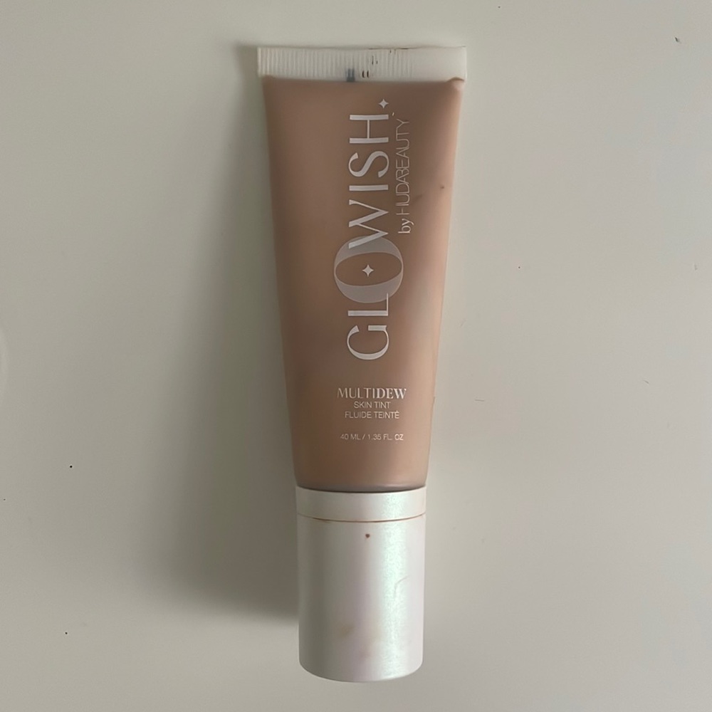 Huda Beauty Glowish Skintint